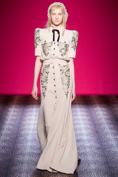 Look 18